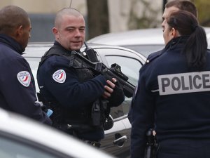 Fransa'da eski emniyet ve istihbarat müdürlerine operasyon