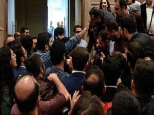 İstanbul Barosu Genel Kurul toplantısında yumruklar konuştu