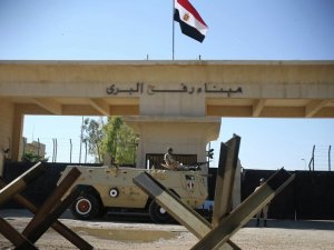 Mısır, Refah Sınır Kapısı'nı bir gün daha açık tutacak