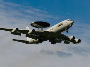 NATO'nun keşif uçakları IŞİD'e karşı görevlere katıldı