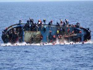 Libya'da göçmenleri taşıyan tekne battı!