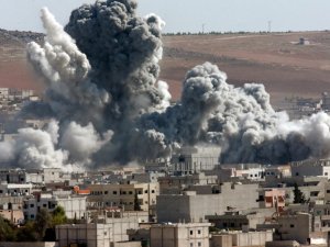 Koalisyon uçakları yine sivilleri vurdu: 7’si çocuk 23 ölü