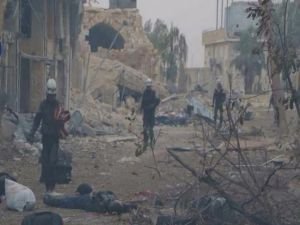Esed güçleri Halep'ten kaçan sivilleri vurdu