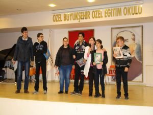 Antalya'da özel öğrencilerin karne sevinci