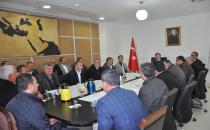 Bitlis Valisi Çınar "Dere üstü esnafı" ile bir araya geldi