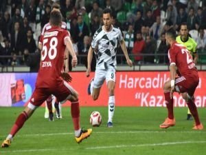 Kupada son yarı finalist Atiker Konyaspor