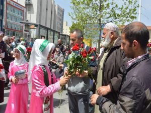 Gaziantepliler güllerle Kutlu Doğum etkinliğine davet edildi