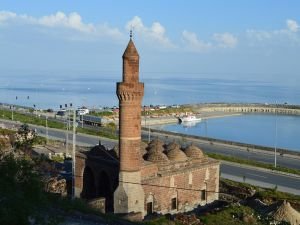 Tarihi Tuğrul Bey Cami restorasyonu devam ediyor