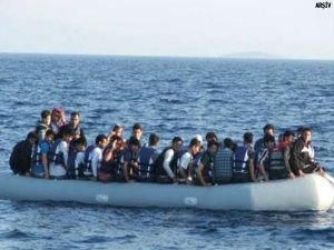 Ege açıklarında mülteci botu battı: 9 ölü