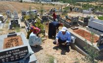 Gaziantep’te arife günü mezarlıklar ziyaret edildi