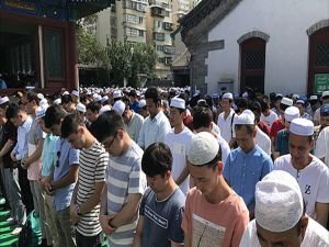 Çin'deki Müslümanlar, Bayramda Camileri Doldurdu