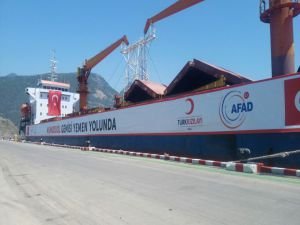 Umudu Ol gemisi Yemen halkı için yükünü almaya başladı