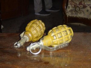 Gaziantep’te bir evde 2 el bombası ele geçirildi
