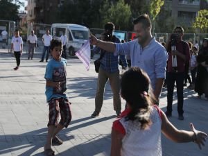 Mardin'de çocuklar oyun oynayarak eğlendi