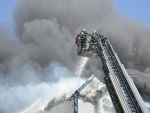 Gaziantep’te bakliyat fabrikasında büyük yangın