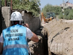 Hasanbey caddesinde kanalizasyon hattı yenileniyor