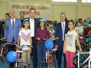 Gaziantep’te başarılı öğrencilere bisiklet hediye edildi
