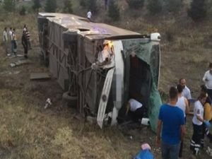 Yolcu otobüsü faciası!: 4 ölü 18 yaralı