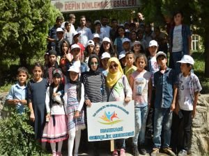 Kur'an kursu öğrencilerinden Gençlik Merkezini ziyaret