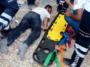 İskeleden düşen işçi ağır yaralandı