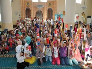 Kur’an-ı Kerim öğrenen yüzlerce çocuğa MÜSİAD’tan hediye