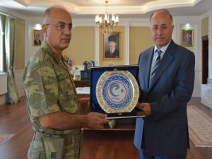Tümgeneral Özoğlu'ndan Erzurum Valisine ziyaret