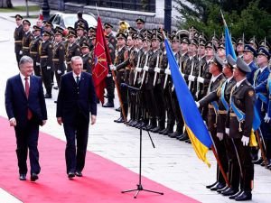 Cumhurbaşkanı Erdoğan, Ukrayna’da Resmî Törenle Karşılandı
