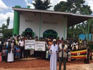 Avrupalı Müslüman gençler Uganda'da cami inşa etti