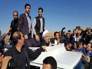 Ruhani, deprem bölgesinde incelemelerde bulundu