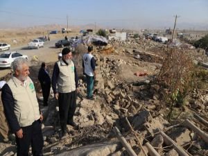 Umut Kervanı İran’da deprem bölgesinde incelemelerde bulundu