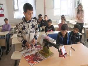 Suriyeli öğrencinin projeleri ilgi çekiyor