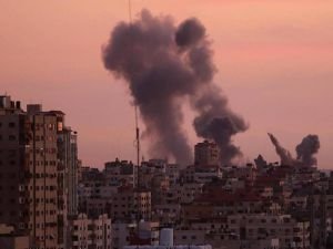 İşgalci israil Gazze'ye saldırdı