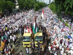 Endonezya’da on binler Kudüs için meydanlarda