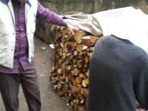 Bingöl Umut Kervanı’ndan yetim aileye odun yardımı