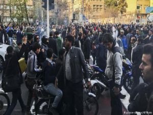 İran'da gösteriler can almaya devam ediyor