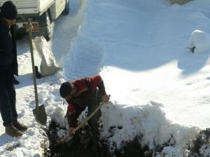 VASKİ ekipleri buz tutan yollarda çalışmakta zorlanıyor
