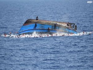 İtalya'da göçmenleri taşıyan 2 bot alabora oldu: 30 kayıp