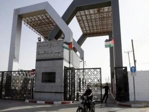 İşgal rejimi Refah sınır kapısını bombalıyor