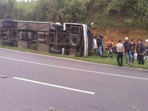 Endonezya’da otobüs kazası faciası: 27 ölü