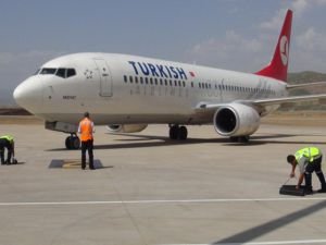 Bingöl-İstanbul uçağı arızalandı