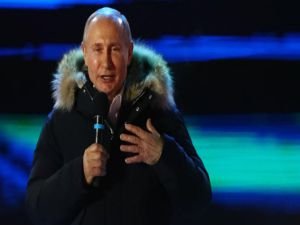 Rusya'da beklenen sonuç: Putin yeniden devlet başkanı seçildi
