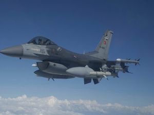 F-16'lar Suriye hava sahasında uçuş icra etti