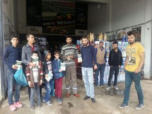 Ağrı'da sanayi esnafına hadis kitabı dağıtıldı