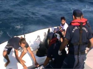 Muğla'da göçmen teknesi battı: Bir ölü 16 kişi sağ kurtarıldı