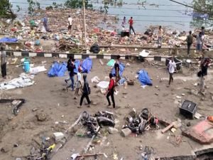 Endonezya’da hayatını kaybedenlerin sayısı 800’ü aştı