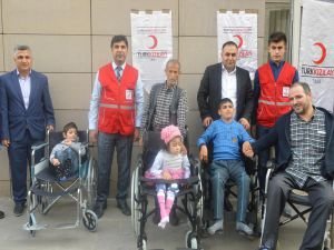 Siirt'te engellilere tekerlekli sandalye dağıtıldı