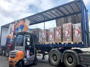 Gazze'ye 8,5 ton ilaç gönderildi