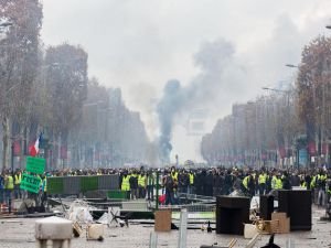 Fransa'daki protestolarda yüzlerce kişi yaralandı