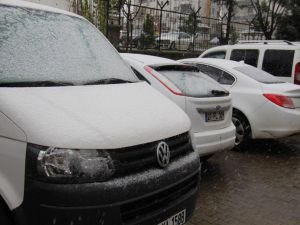 Diyarbakır'a mevsimin ilk karı yağdı