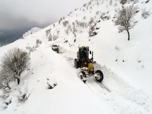 Batman'da kar nedeniyle kapanan yollar açılıyor